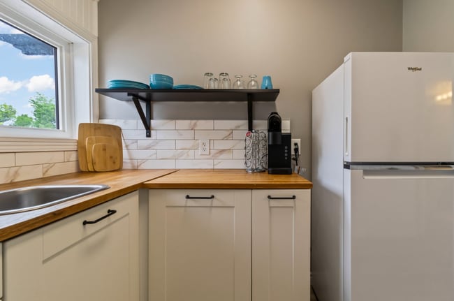 Building Photo - 320 Main St