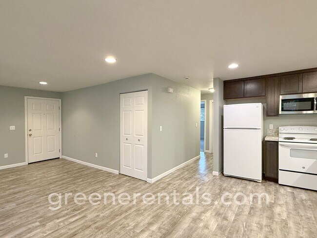 Foto del edificio - 2BR/1BA Duplex in Desirable West Olympia Location