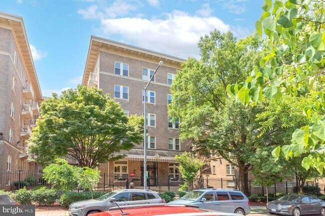 Foto del edificio - 1308 Clifton St NW