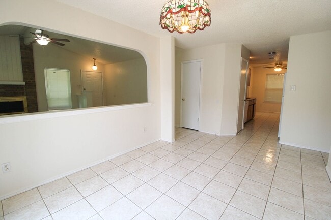 Building Photo - 6214 Ridge Glade St