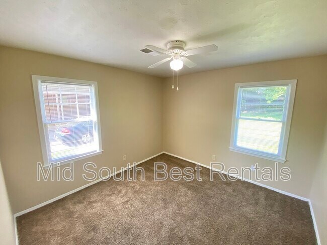 Foto del edificio - 5039 Newton Rd