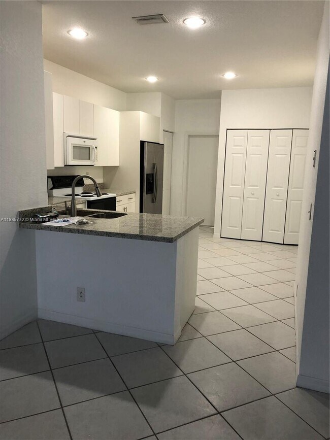 Building Photo - 2470 Cordoba Bend