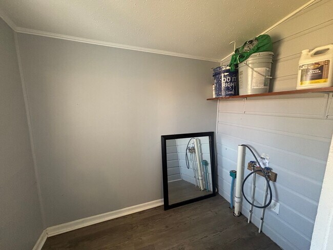 Building Photo - COMING SOON! SPACIOUS 2 BED HOUSE!