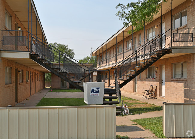 Building Photo - Campus Row Apartments