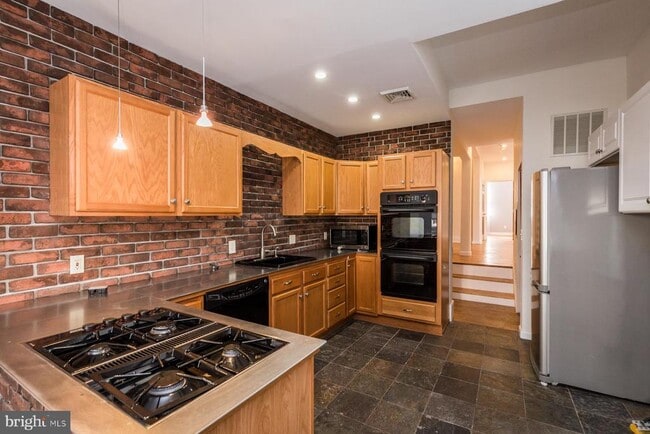 Building Photo - 4435 Sansom St