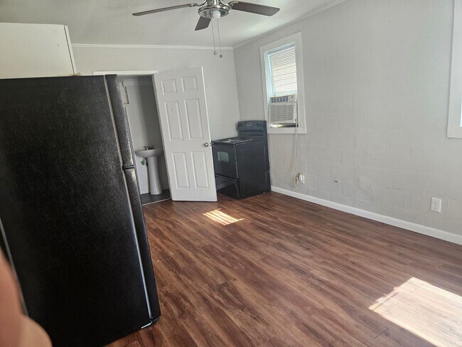 Foto del edificio - 8215 Stoner Rd