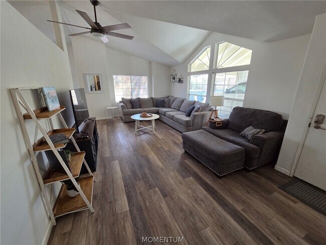 Foto del edificio - 2140 Whitewater Dr
