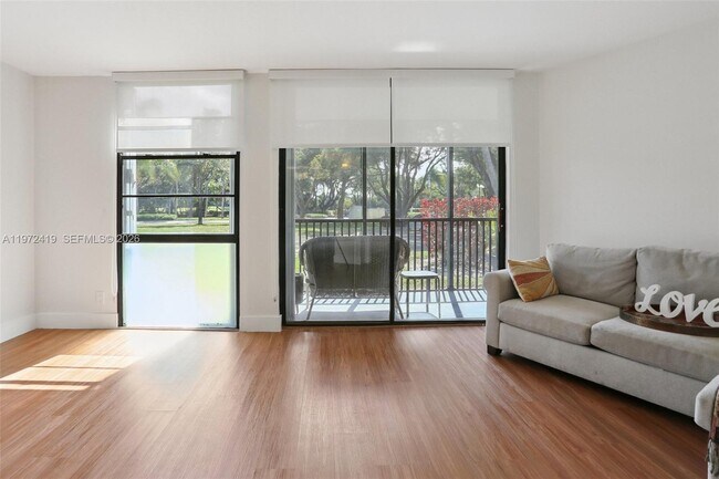 Foto del edificio - 3101 N Country Club Dr