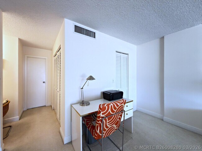 Foto del edificio - 3546 S Ocean Blvd