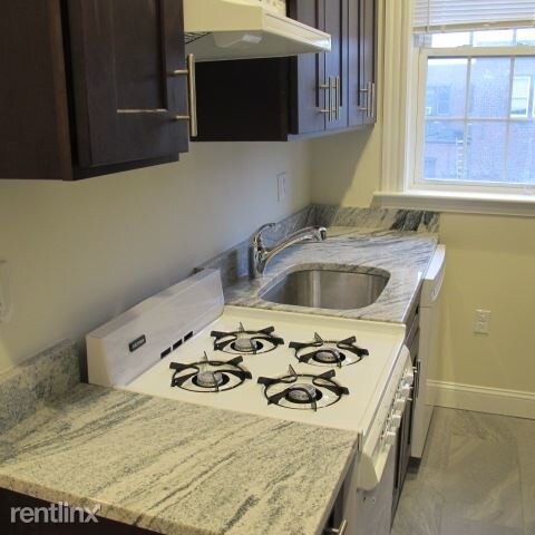 Foto del edificio - 12 Glenville Ave