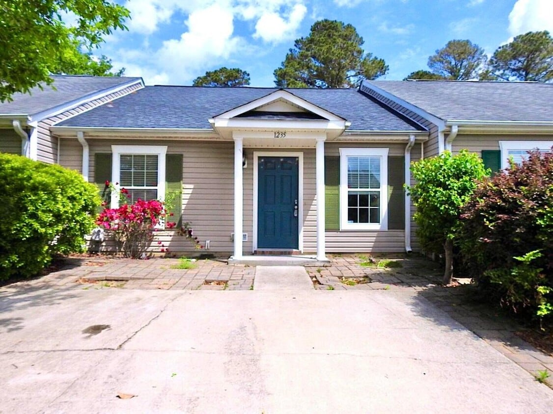 Primary Photo - 1235 Longpoint Dr