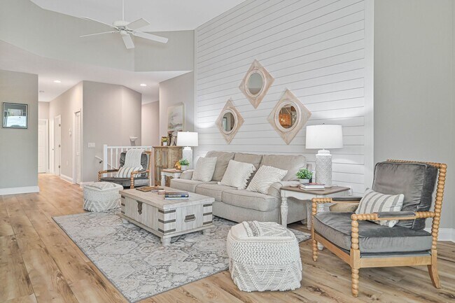 Foto del edificio - Luxury 3/2 Coach Home W/Lake Views in Crow...