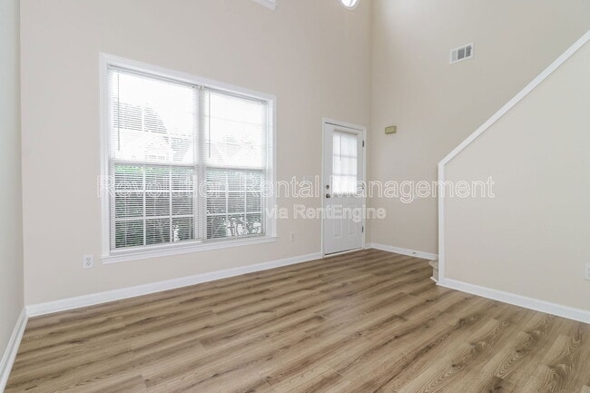 Foto del edificio - 2614 Regent Walk Dr