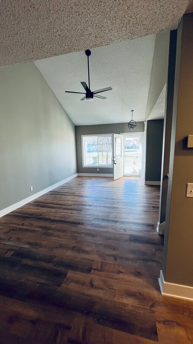 Foto del edificio - 17020 Eastwood Ave