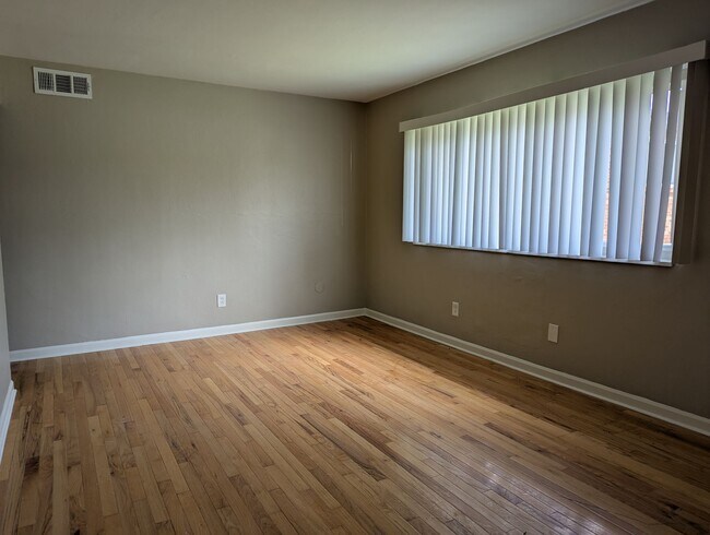 Foto del edificio - Beautiful, Fully Renovated 2 Bedroom in No...