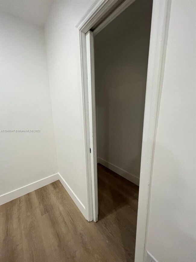 Foto del edificio - 1368 NW 71st St