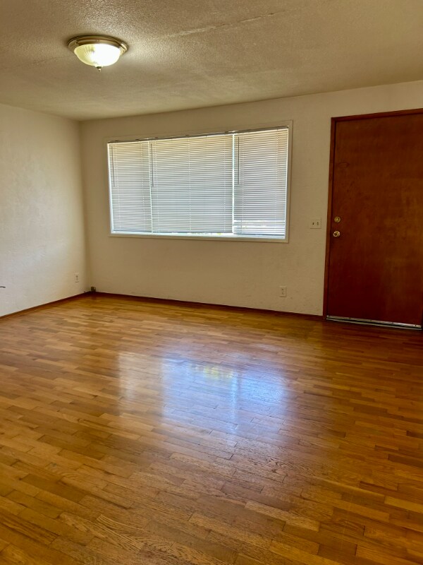 Foto del edificio - 1431 Mill St