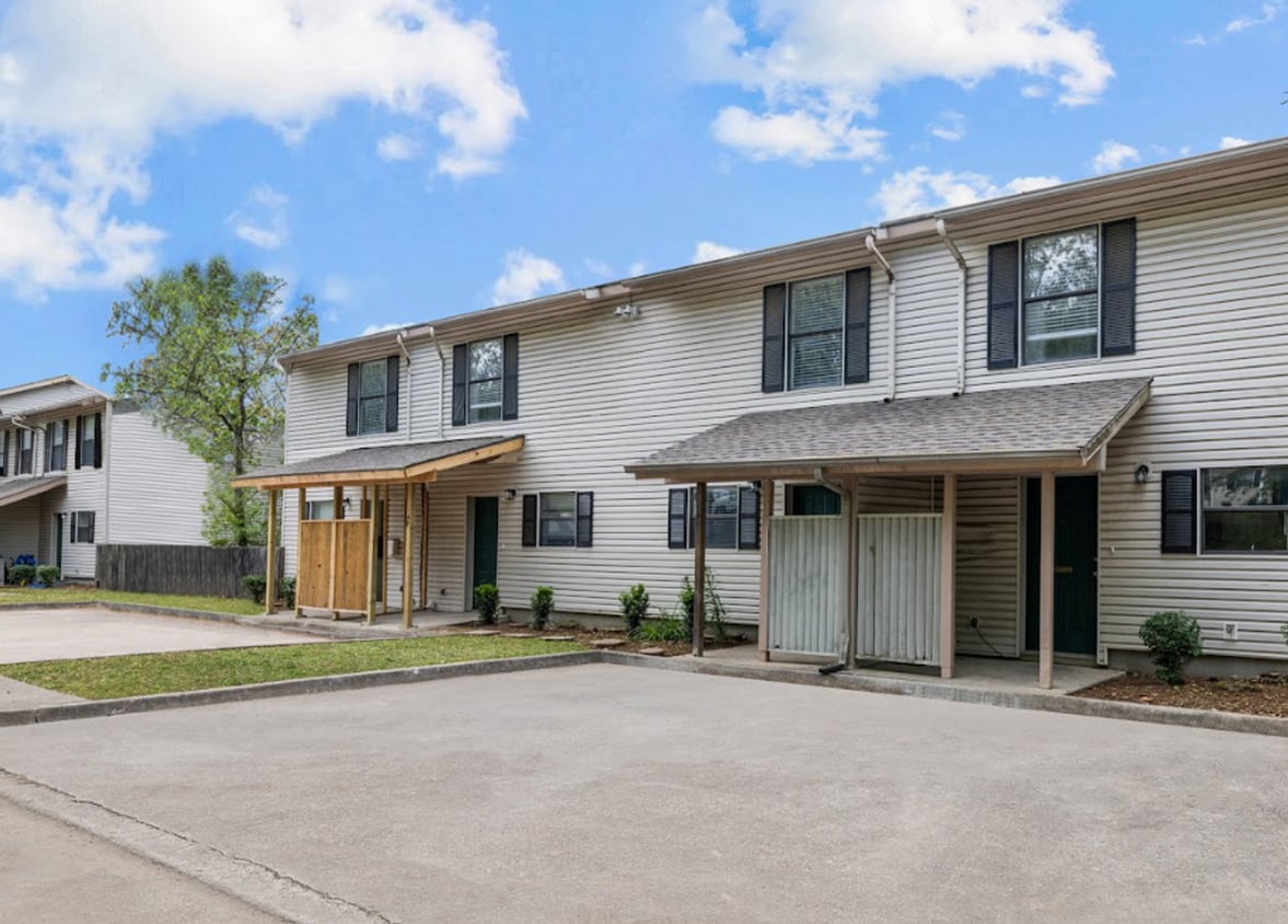Modern 3-Bed, 2.5-Bath Apartment with Granite Kitchen & New Appliances! - Modern 3-Bed, 2.5-Bath Apartment with Granite Kitchen & New Appliances!