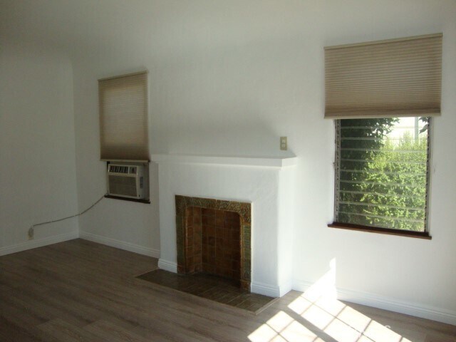 Building Photo - 6023 Oak Ave