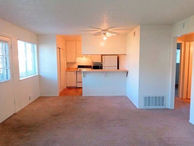 Foto del edificio - Ground Floor 2bd Condo With On-site Laundr...