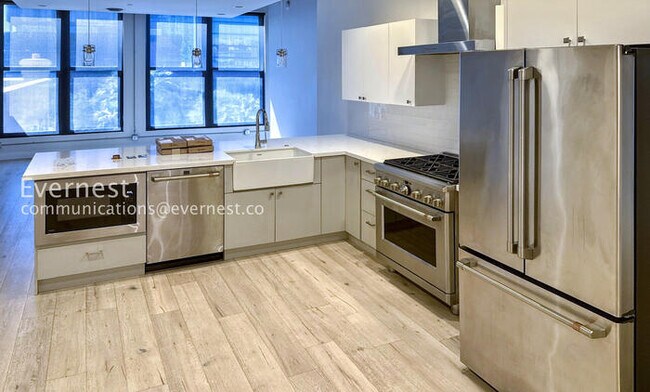 Building Photo - 21 E 6th St