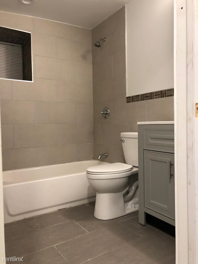 Foto del edificio - 1 br, 1 bath Duplex - 34 Farragut Street 1R