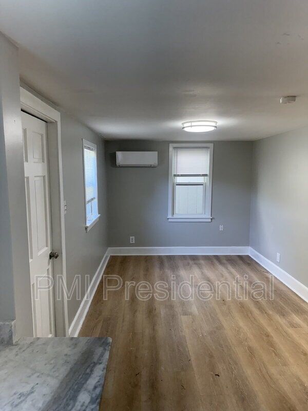 Building Photo - 826 Azalea Ave