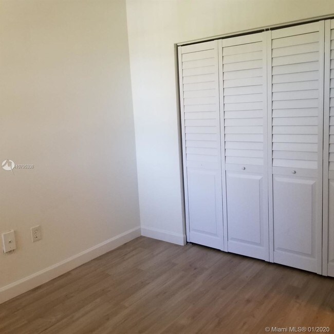 Foto del edificio - 2121 NW 96th Terrace