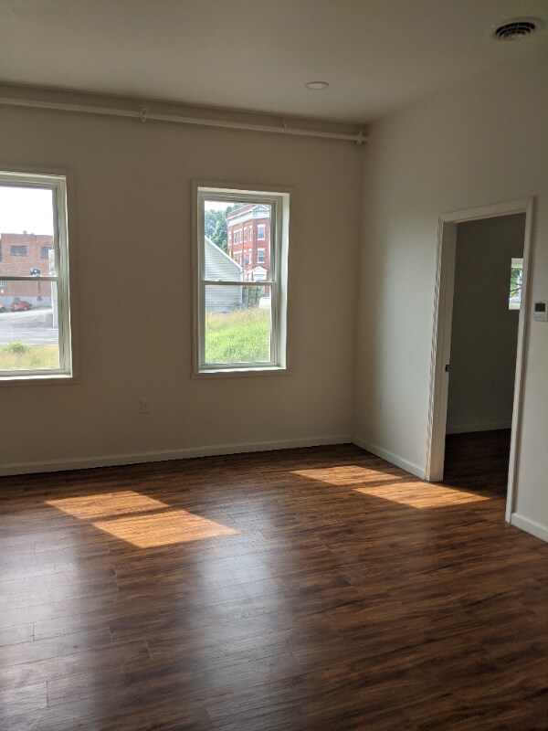 Foto del edificio - 518 N State St