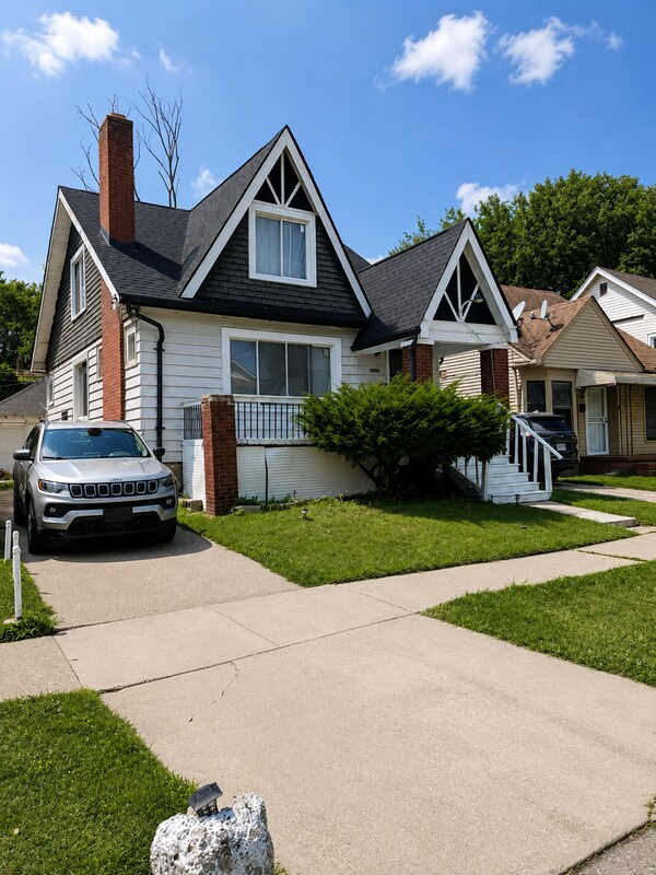 Building Photo - 14877 Lesure St