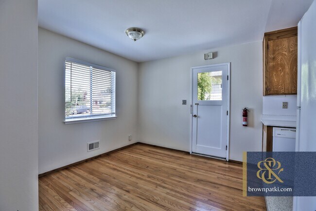 Foto del edificio - 751 Laurel Ave
