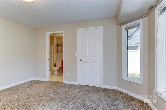 Building Photo - 2101 Wildflower Dr
