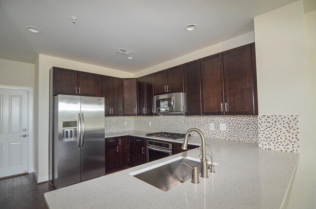 Foto del edificio - 2102 Potomac Ave