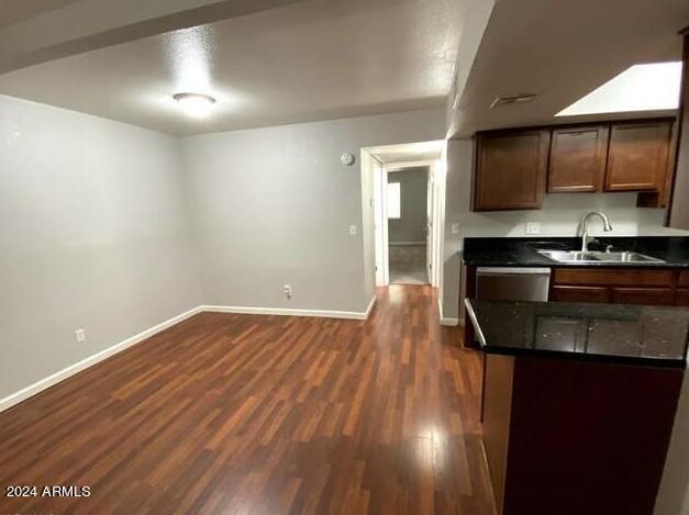 Building Photo - 740 W Elm St