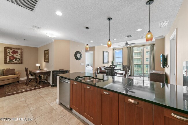 Building Photo - 1431 Riverplace Blvd