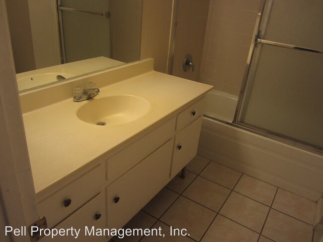 Foto del edificio - 448 Compton St