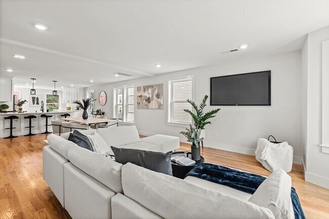 Building Photo - 20 Ufford St