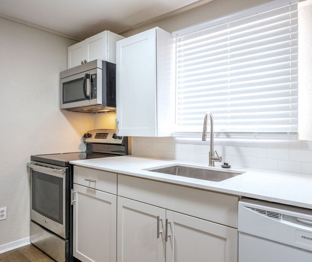 Foto principal - 421 W 9th St