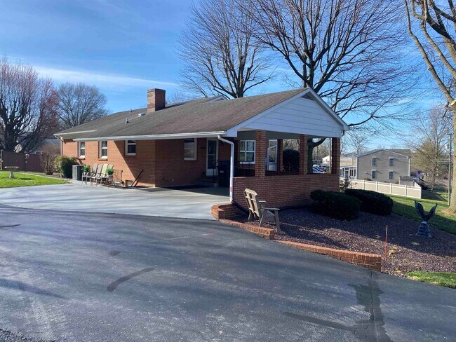 Building Photo - 2034 Mt Crawford Ave