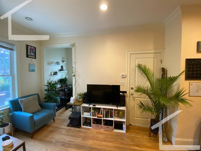Foto del edificio - 2 br, 1 bath Duplex - 23 Lothrop St 1