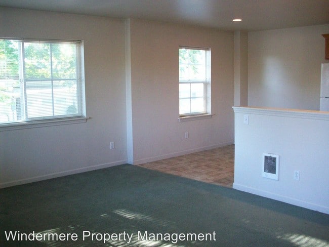 Building Photo - 2 br, 1 bath Apartment - 406 SE Birch #201