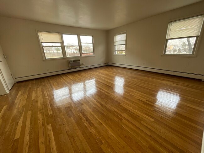 Foto del edificio - 1390 Paterson Plank Rd
