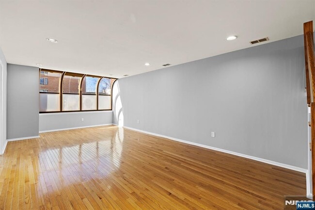 Building Photo - 319 Gorge Rd