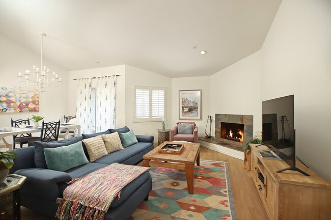 Living Room - 1222 N Kings Rd