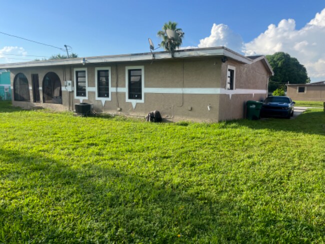Foto del edificio - 3241 NW 154th Terrace