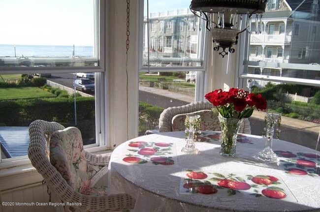 Building Photo - 7 Webb Ave