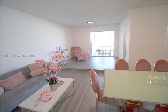 Foto del edificio - 4709 Washington St