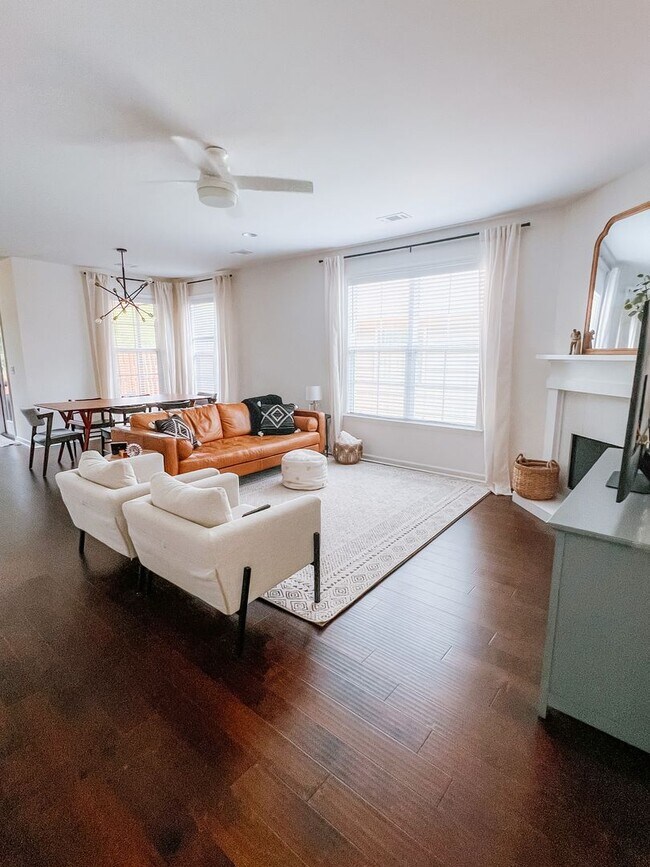Foto del edificio - 9852 Bluestone Cir