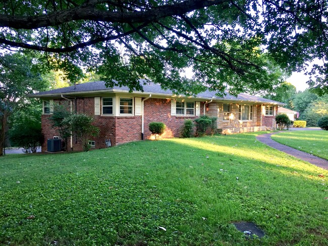 Building Photo - 2944 Windemere Cir