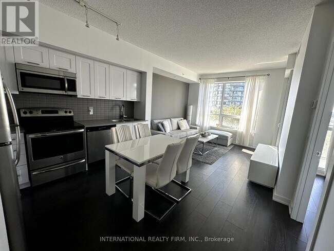 Photo du bâtiment - 2212-2212 Lake Shore Blvd W